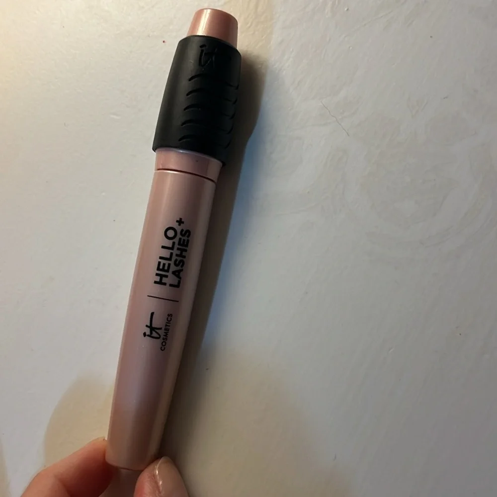 It cosmetics Black Mascara, smudge, proof full size 8.5ml/ 0.28 fl oz